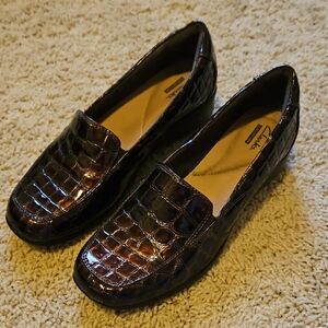 Clarks Women's Crocodile Patterned Brown Loafers